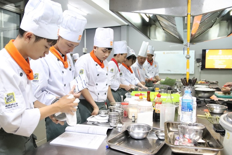 Một số lưu ý khi chọn trường dạy nấu ăn ở Hà Nội hiện nay