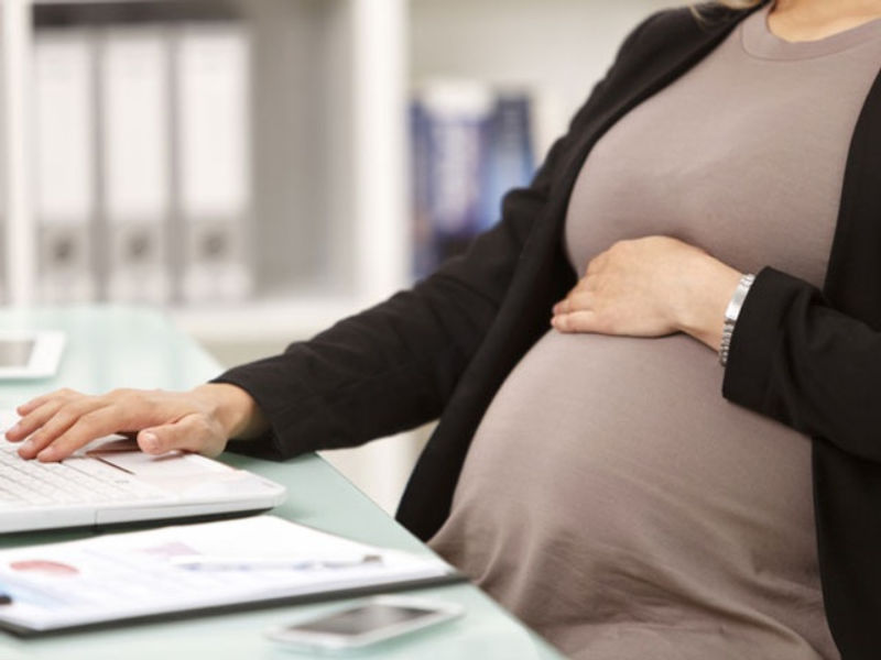 Nếu vi phạm cam kết không mang thai có bị đuổi việc hay không?