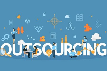 Outsource là gì? Sự khác nhau giữa công ty outsource và product