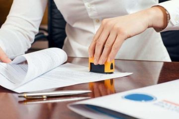 Công chứng viên là gì? Điều kiện và tiêu chuẩn cần có theo quy định nhà nước
