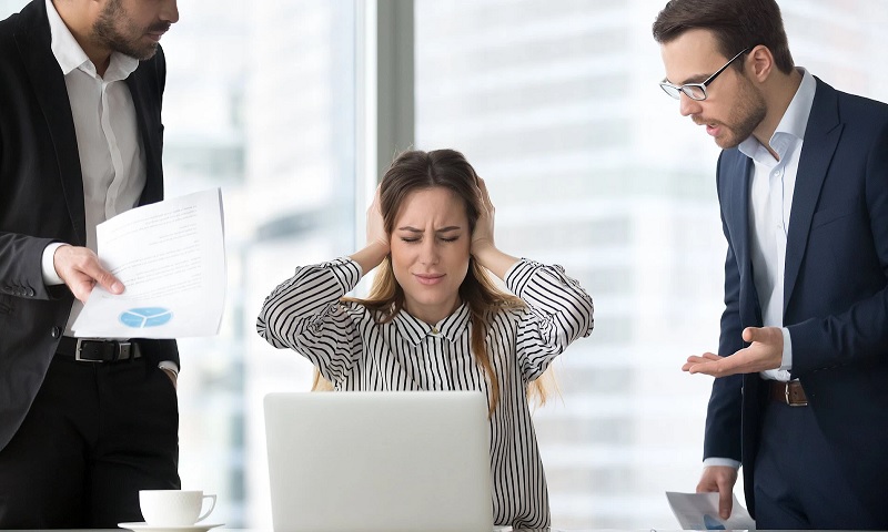 Tại sao nhân viên thường bất mãn trong công việc?