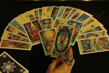 Bói bài Tarot là gì? Nguồn gốc và ý nghĩa của các lá bài bói tarot