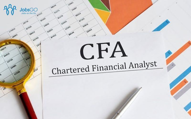 chartered financial analyst là gì