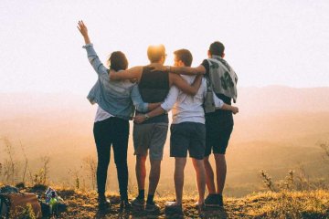 6 cách đơn giản giúp giữ gìn mối quan hệ với bạn bè, thầy cô